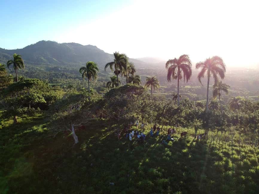 Punta Cana: Anamaya Mountains Walking Tour with Tasting - Meeting rural communities away from the resorts