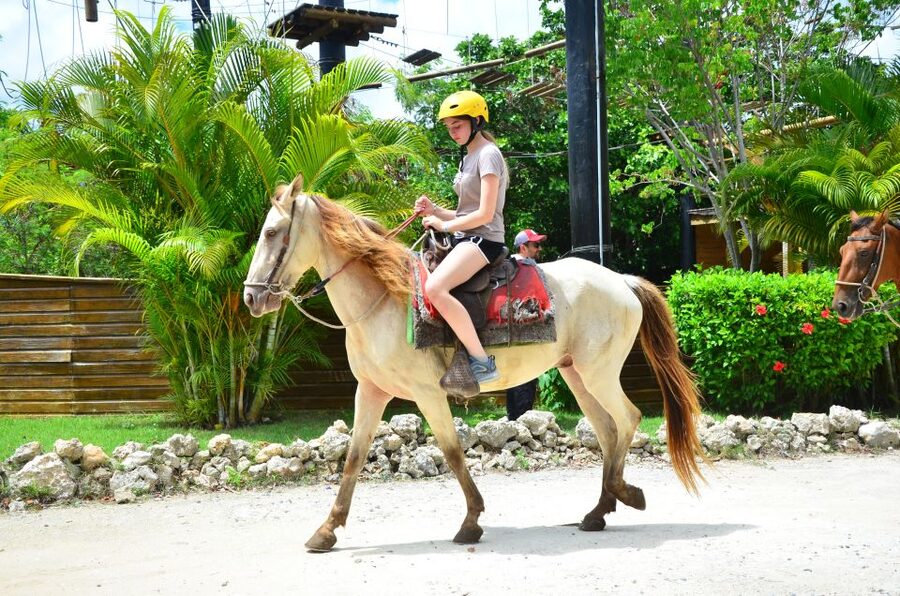 Punta Cana: Bávaro Adventure Park Horse Riding & Waterfalls - Photography rules and practical frustrations