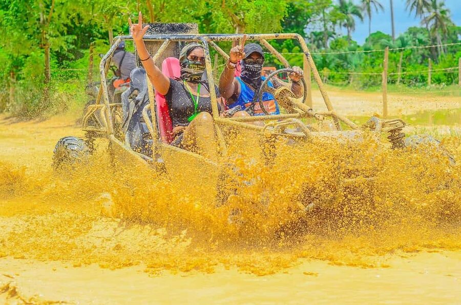 Punta cana : buggy tour - Taking the wheel on dusty country roads