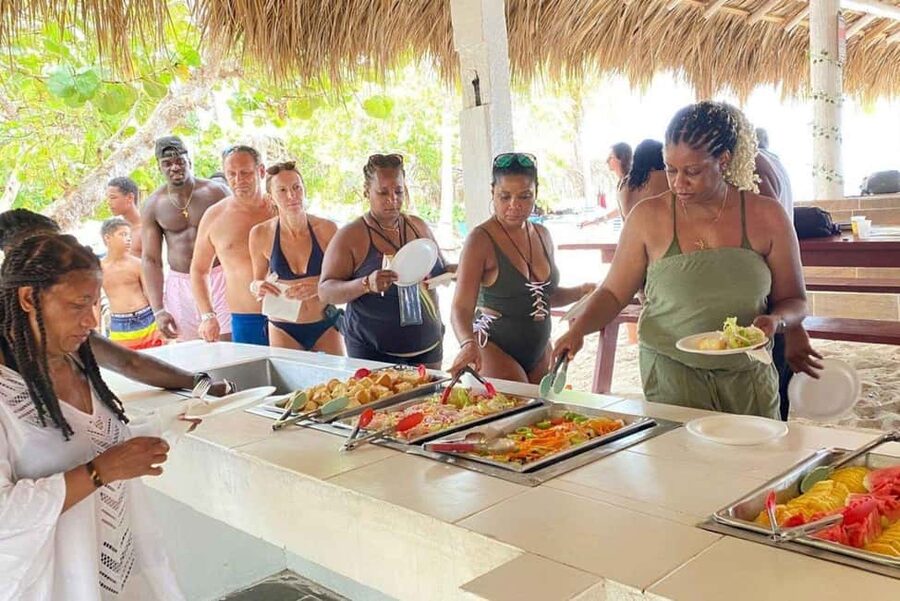Punta Cana: Catalina Island Snorkeling Trip with Lunch - Key points at a glance