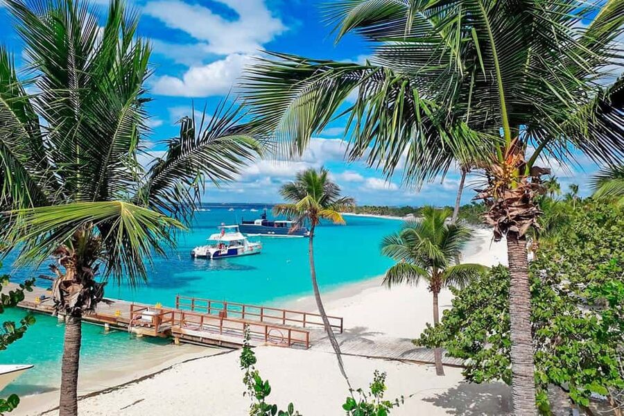 Punta Cana: Catalina Island Snorkeling Trip with Lunch - The quick boat ride to Catalina Island