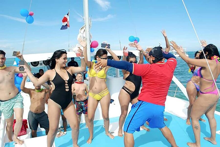 Punta Cana: Catamaran Boat Party with Unlimited Drinks - Floating in the natural ocean pool