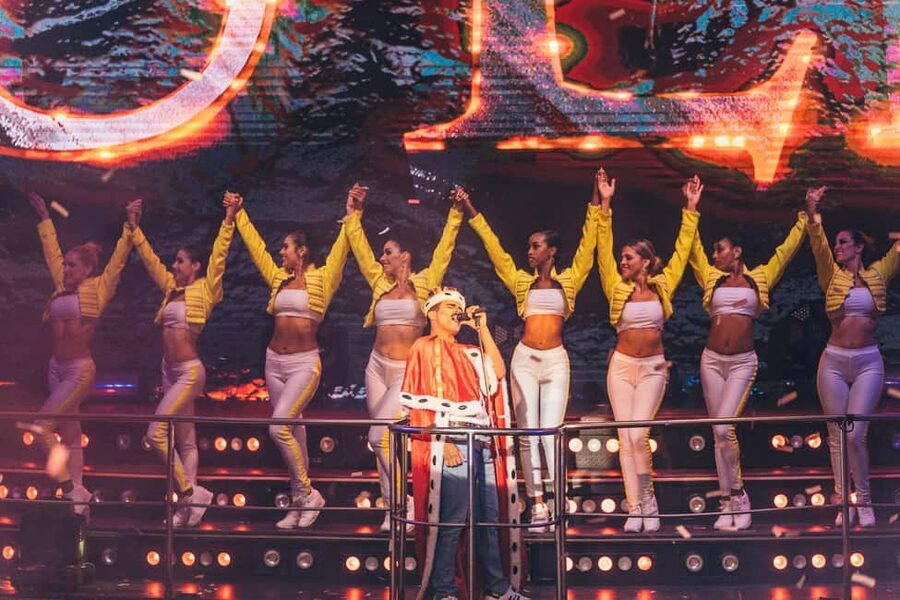 Punta Cana: CocoBongo Entry with Entertainment and Open Bar - The show itself: acrobatics, tributes, and confetti