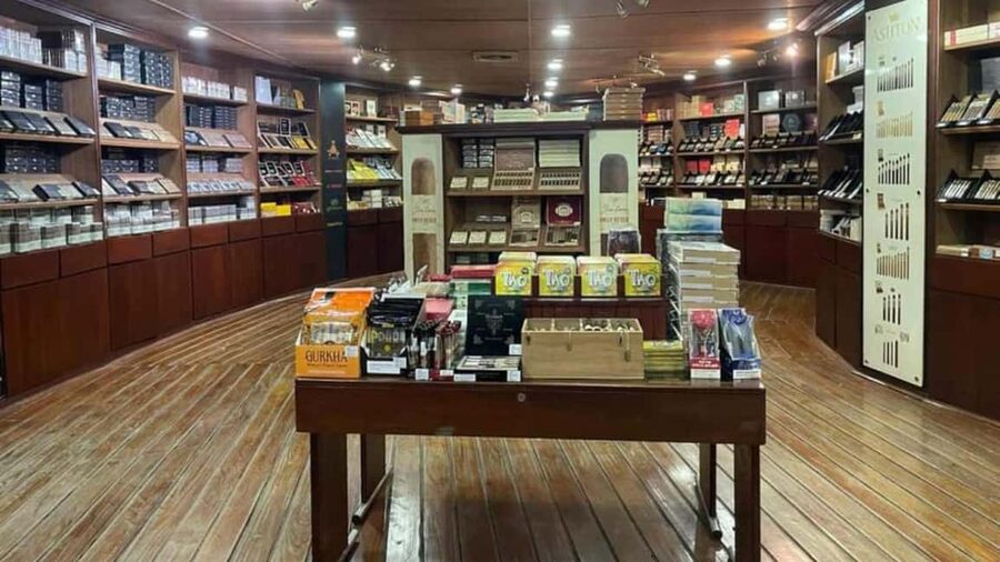 Punta Cana: Don Lucas Cigar, Chocolate, & Rum Tour - Watching Don Lucas Cigars Take Shape