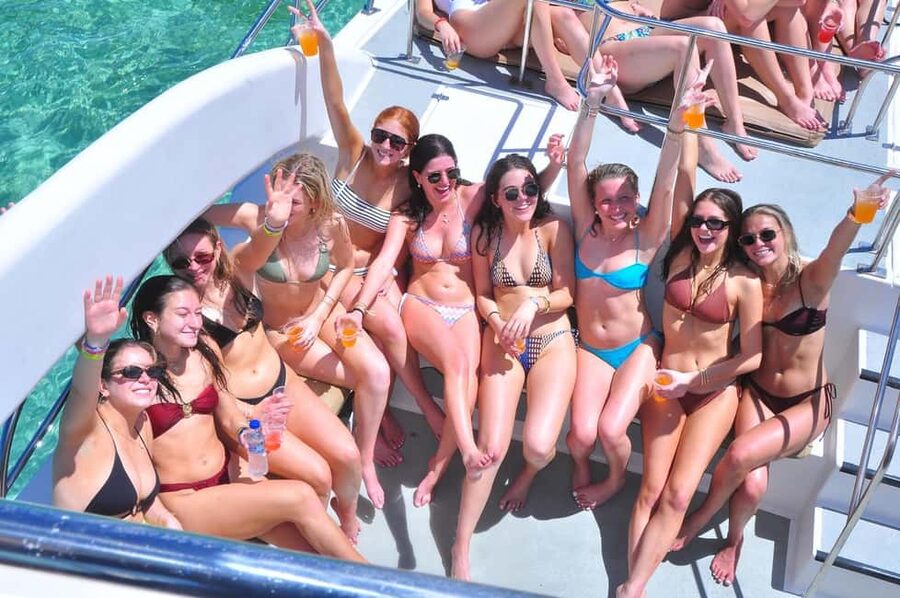 Punta Cana: Hip Hop Party Cruise w/Open Bar (Adults Only) - The bar opens after snorkeling