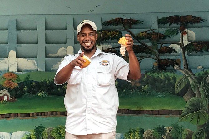 Punta Cana Monkeyland and Zipline Two Adventures in One Day - Monkeyland and the squirrel monkey encounter