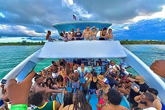 Punta Cana Party Boat Cruise with Snorkeling, Open Bar & Hip Hop - The boat atmosphere and group size
