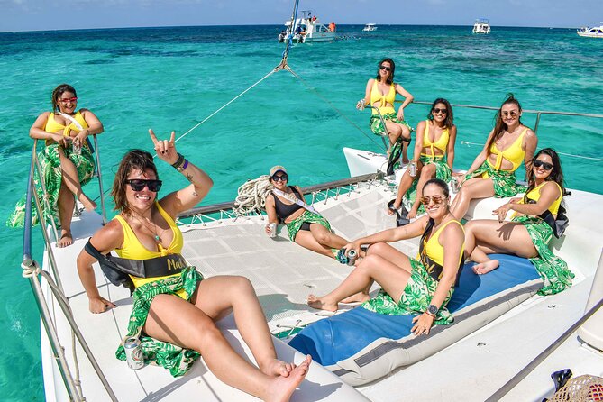 Punta Cana Party Boat (Only Adult) - Drinks are plentiful, while the food is only a snack