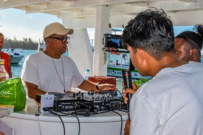 Punta Cana: Party Boat + Snorkeling Diving Music Drink Open Bar - Music, drinks, and the party-boat mood