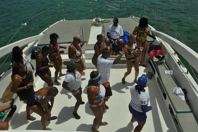 Punta Cana Party Boat Snorkeling with Music DJ and Open Bar - First stop: about 40 minutes at Playa Bibijagua