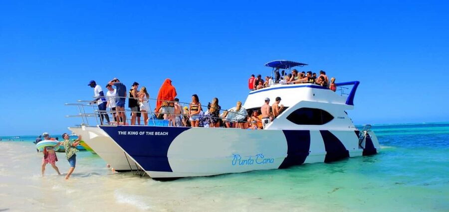 Punta Cana: Party Boat with snorkel and open bar included - A four-hour party boat along Bávaro’s coast