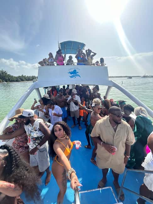Punta Cana: Party Boat with Snorkeling, Open Bar And Hip Hop - Birthdays, bachelor parties, and useful add-ons