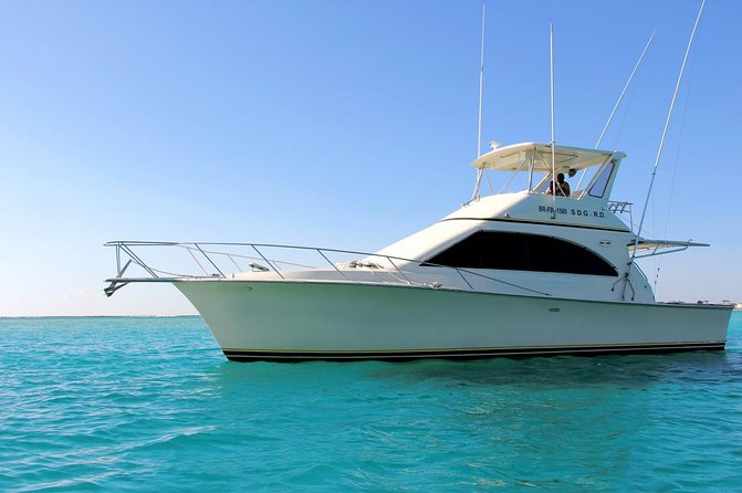 Punta Cana Private Fishing Charter boat Fortuna 42' - Inside the Fortuna 42-foot yacht