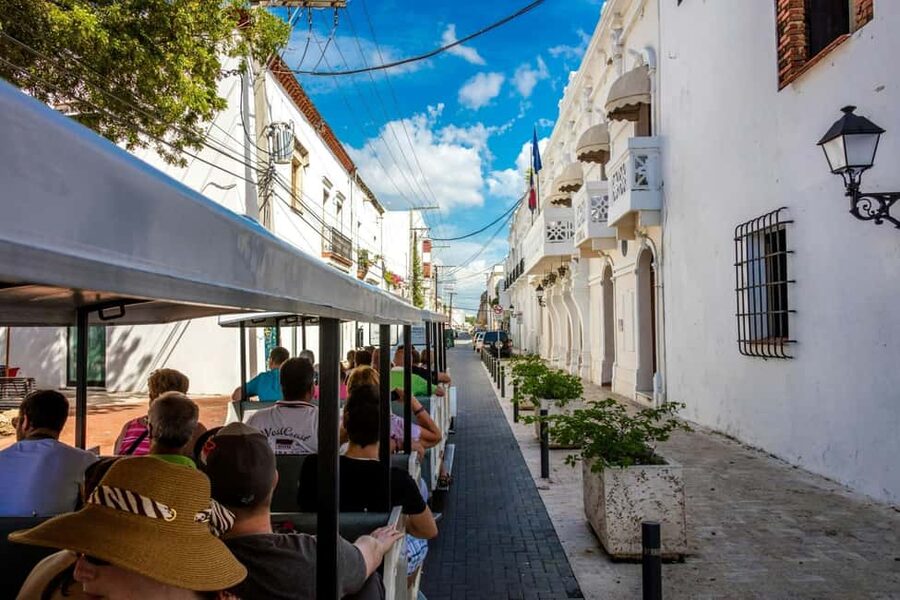 Punta Cana: Santo Domingo City Tour with Lunch - Alcázar de Colón and the Colonial Zone