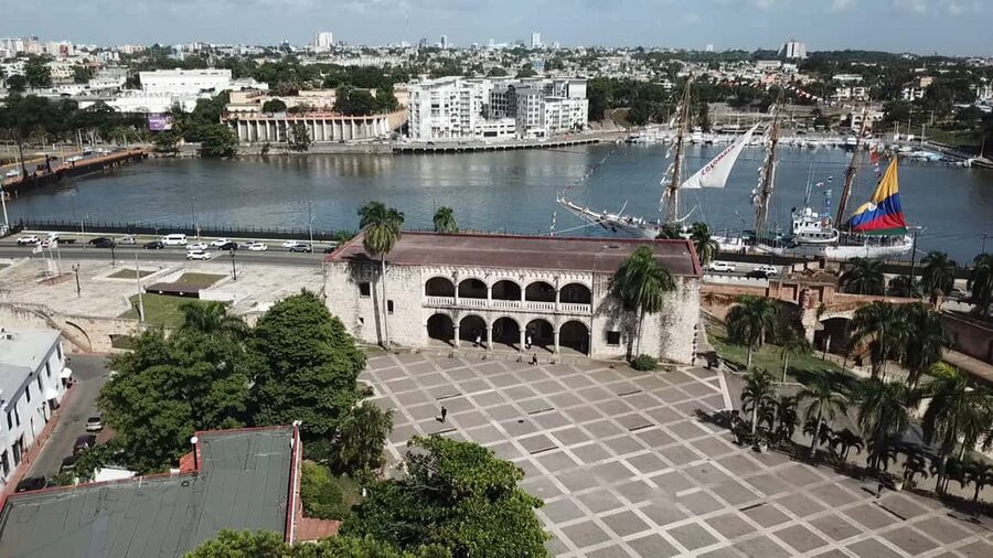 Punta Cana: Santo Domingo Day Trip with Tickets and Lunch - Guides can make or break the day