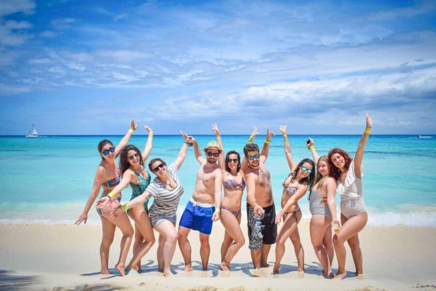 Punta Cana - Santo Domingo: Saona Island VIP Catamaran Tour - The 40-minute natural pool stop