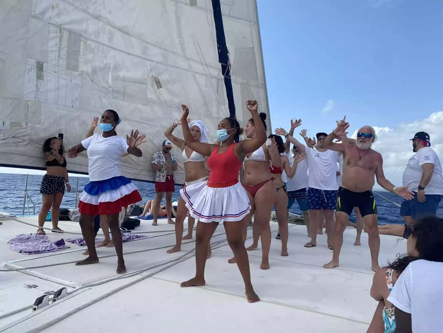 Punta Cana: Saona Island Day Trip with Blue Lagoon & Lunch - Key points to know before booking