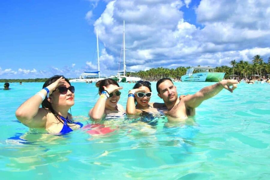 Punta Cana: Saona Island Speedboat and Catamaran Tour - Saona Island Beach Time