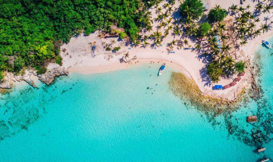 Punta Cana: Saona Island Tour with Lunch and Drinks - Bayahibe and the fast boat to Saona