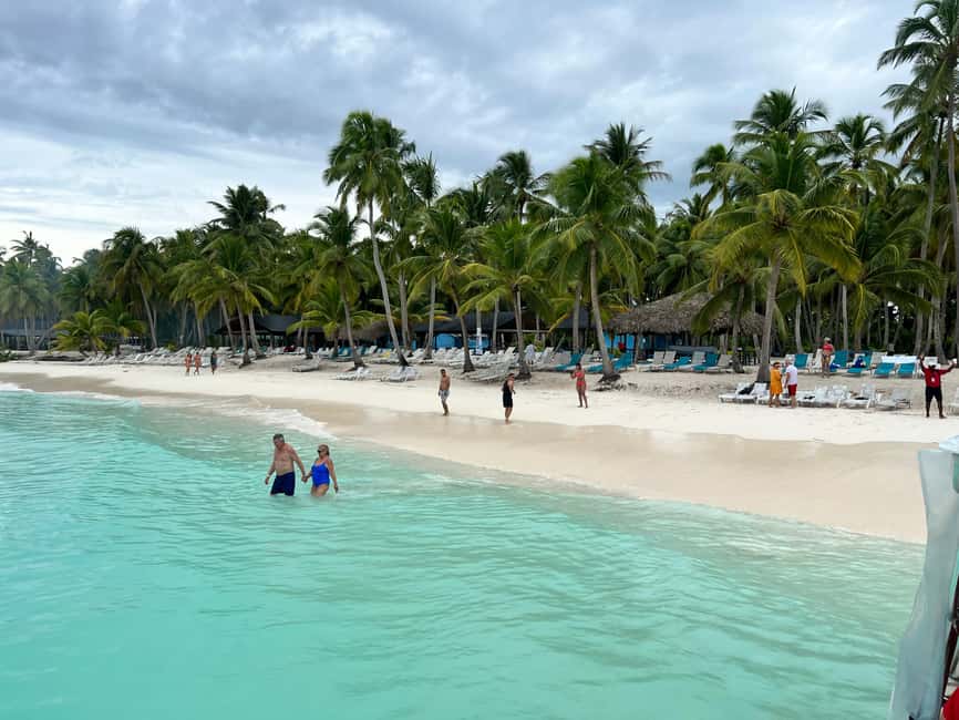 Punta Cana: Saona Island Tour with Lunch and Drinks - How the tour handles guides and language