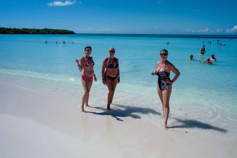 Punta Cana: Saona Island VIP 4 first-class beach and sunset - Key points before you book