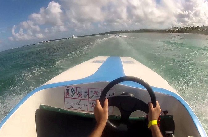 Punta Cana Speed Boat Tour and Snorkeling - Guides and group size at the coast