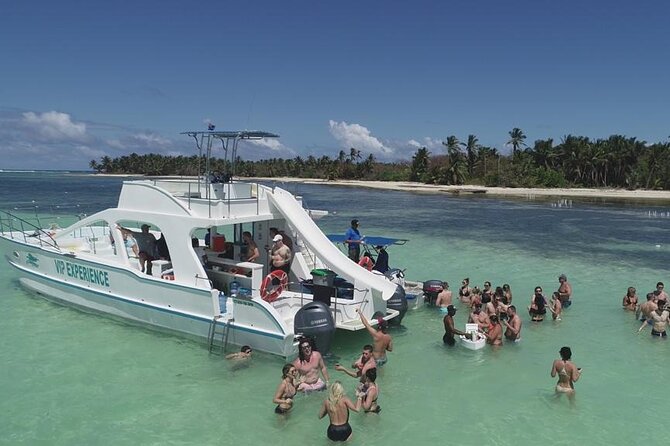 Sabina del Mar Party Boat VIP - Music, dancing, and the crew