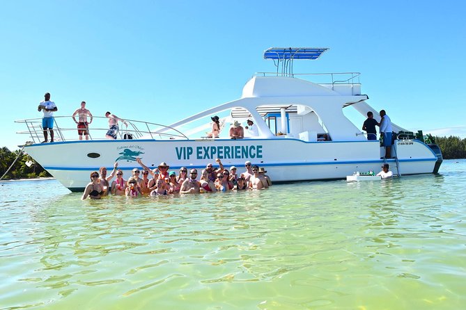 Sabina del Mar Party Boat VIP - Snorkeling over the tropical reef