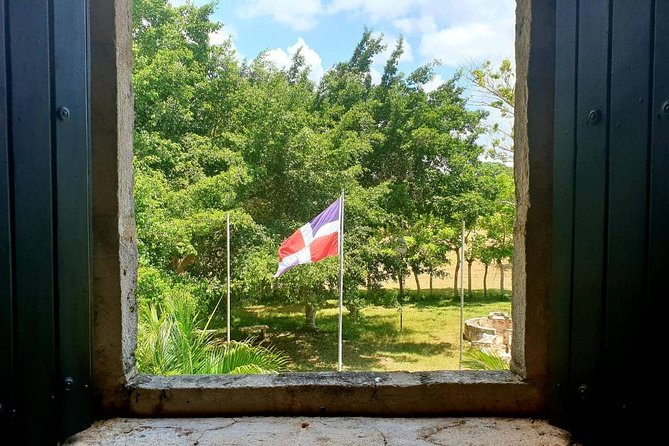 Safari discovery to Boca De Yuma – Nature, Discovery And History Of A Population - Benerito shows where hotel workers live
