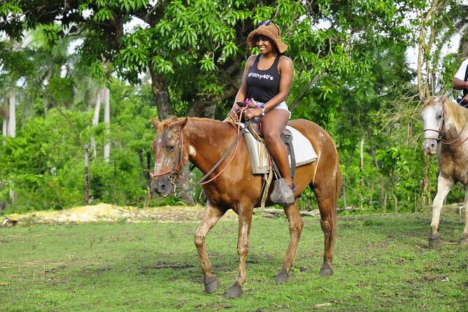 Safari Tour in Punta Cana todo el dia una Aventura inolvidable - Lunch beside the Anamuya River