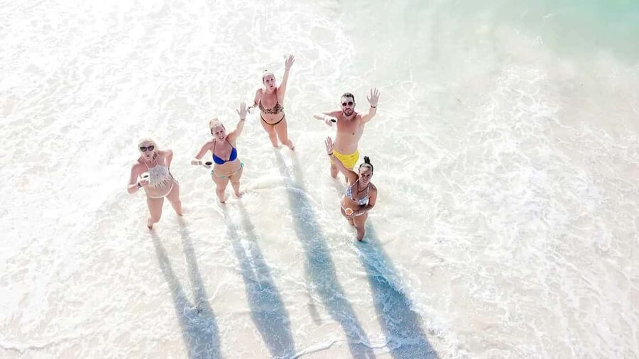 Samanà Whale Watching and Bacardi Island Tour From Bayahibe - The guide and group experience