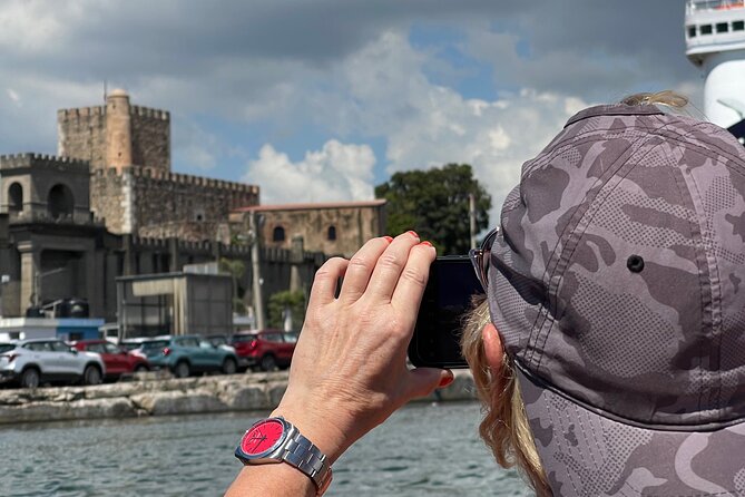 Santo Domingo: City Boat Ride Adventure Guided Tour - Fortaleza Ozama from below