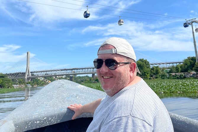 Santo Domingo: City Boat Ride Adventure Guided Tour - Hillside neighborhoods and colorful houses