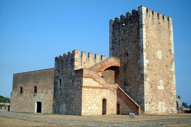 Santo Domingo City - Full Day All Inclusive Tour - The cathedral, Palacio de Colón, and Columbus Beacon