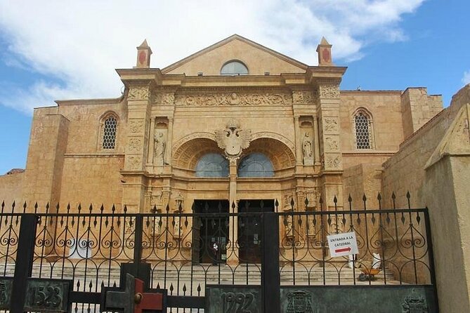 SANTO DOMINGO/ City tour - the best Adventures & traditional - The first cathedral in the New World