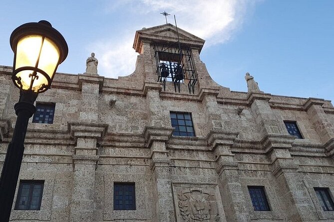 SANTO DOMINGO/ City tour - the best Adventures & traditional - Alcázar de Colón and the colonial elite
