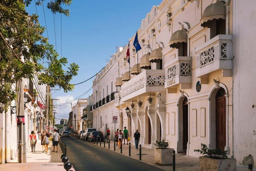 Santo Domingo Colonial City Tour Full Day with Lunch - Alcázar de Colón and the Oldest Cathedral
