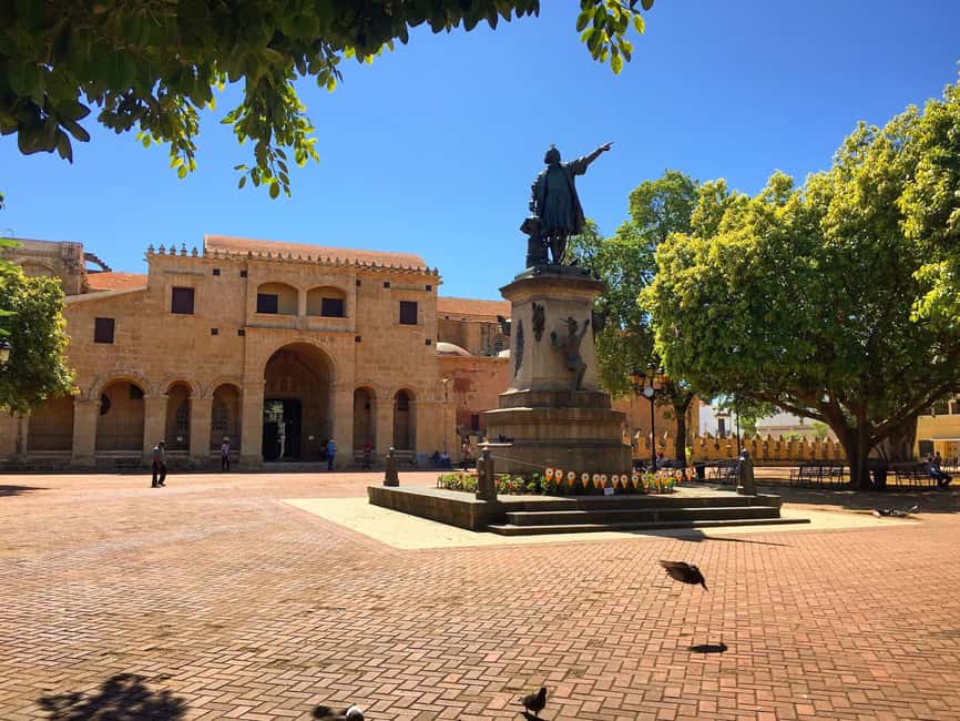 Santo Domingo: Colonial Zone, 3 Eyes, Cave Cable Car Tour - Walking through the Colonial Zone