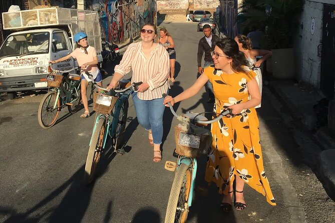 Santo Domingo: Colonial Zone Bike Tour - What the guides add to the experience