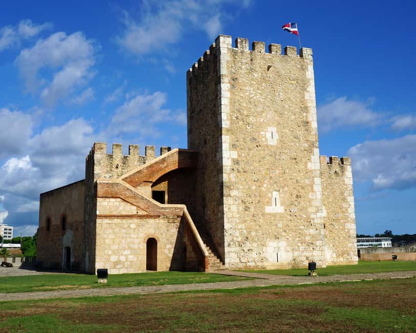 Santo Domingo: Colonial Zone Tour with tasting - Catedral Primada de América and the first chapter