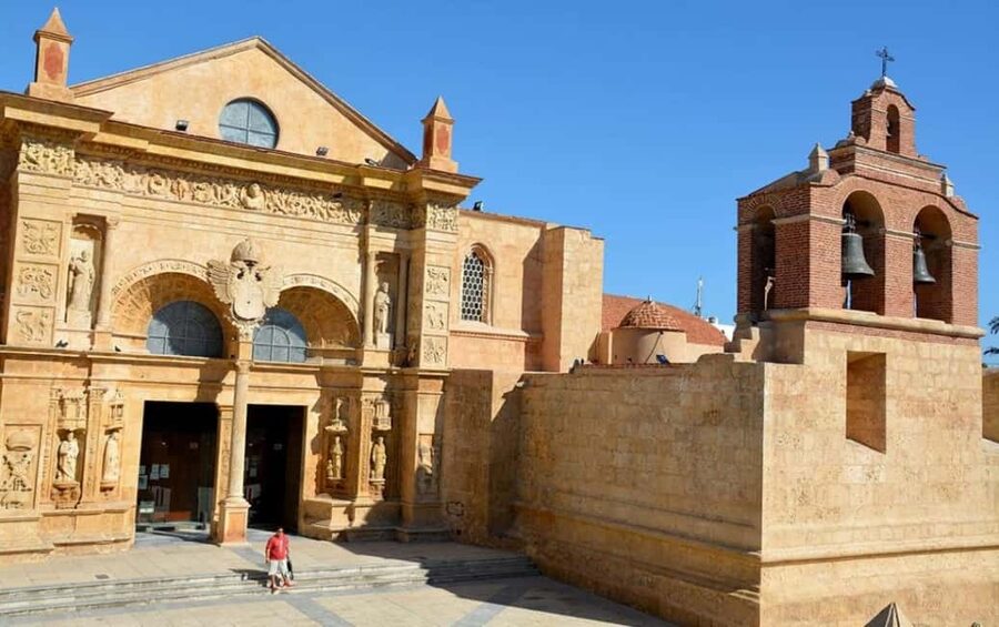 Santo Domingo: Colonial Zone Tour with tasting - Meeting at Parque Colón beside the cathedral