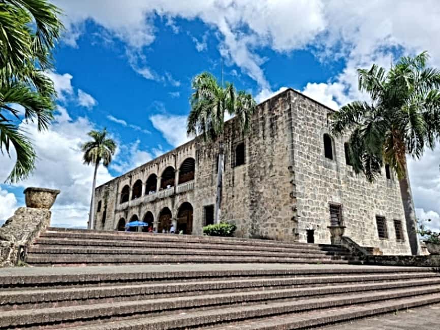 Santo Domingo: Colonial Zone Walking Tour with Tastings - Seeing the first cathedral in the Americas