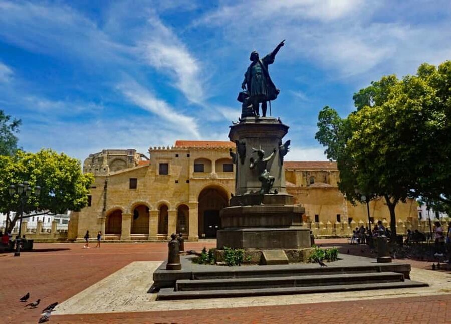 Santo Domingo: Colonial Zone Walking Tour with Tastings - Tea, chocolate, and Mamajuana