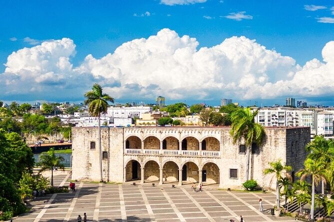 Santo Domingo Full Day Tour with Lunch and Cultural Insights - Shopping for crafts and seeing modern Santo Domingo