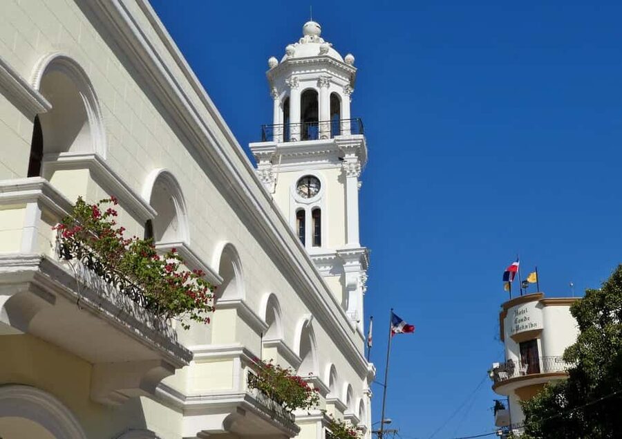 Santo Domingo Historical City Tour: Explore the Heritage - National Palace, Fine Arts, and the Malecón
