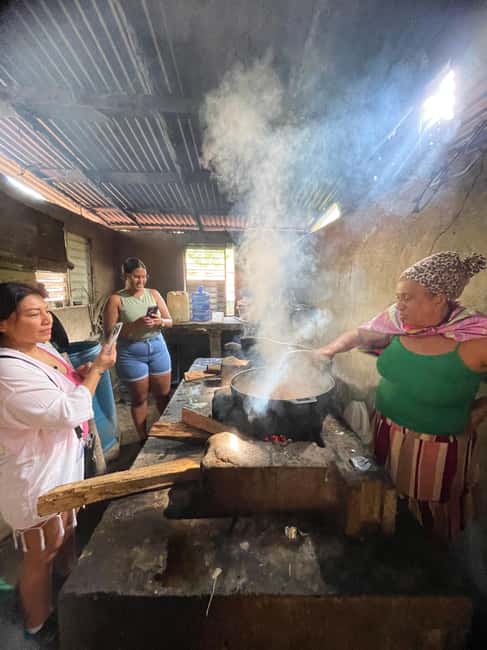 Santo Domingo: Paradisiac Waterfall & Lunch Cooked Over Wood - Sweets, coffee, and a traditional home