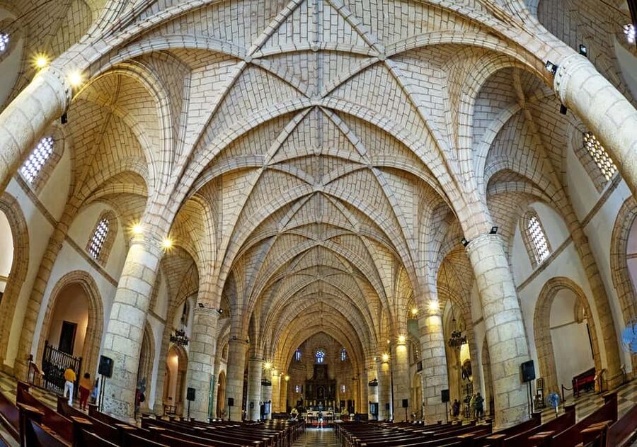 Santo Domingo: Private City Tour walking - Starting with the first cathedral