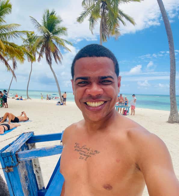 Santo Domingo: Saona Island Day Trip with Lunch & Drinks - Boat and catamaran views on the way to Palmilla