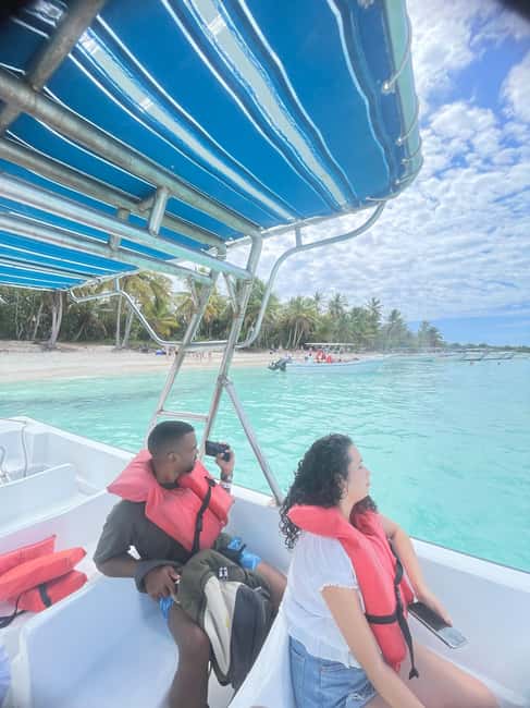 Santo Domingo: Saona Island Day Trip with Lunch & Drinks - Lunch and national drinks on Saona