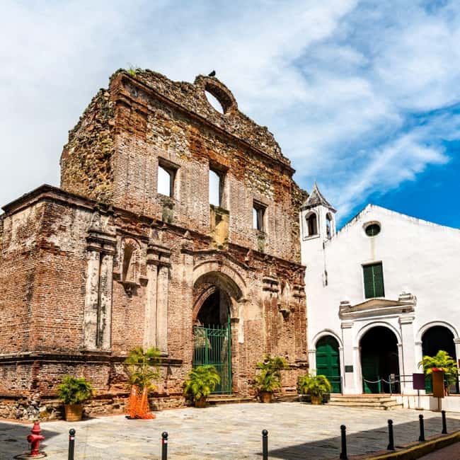 Santo Domingo: Small Group Tour with Cable Car from Bayahibe - Walking through the Colonial Zone